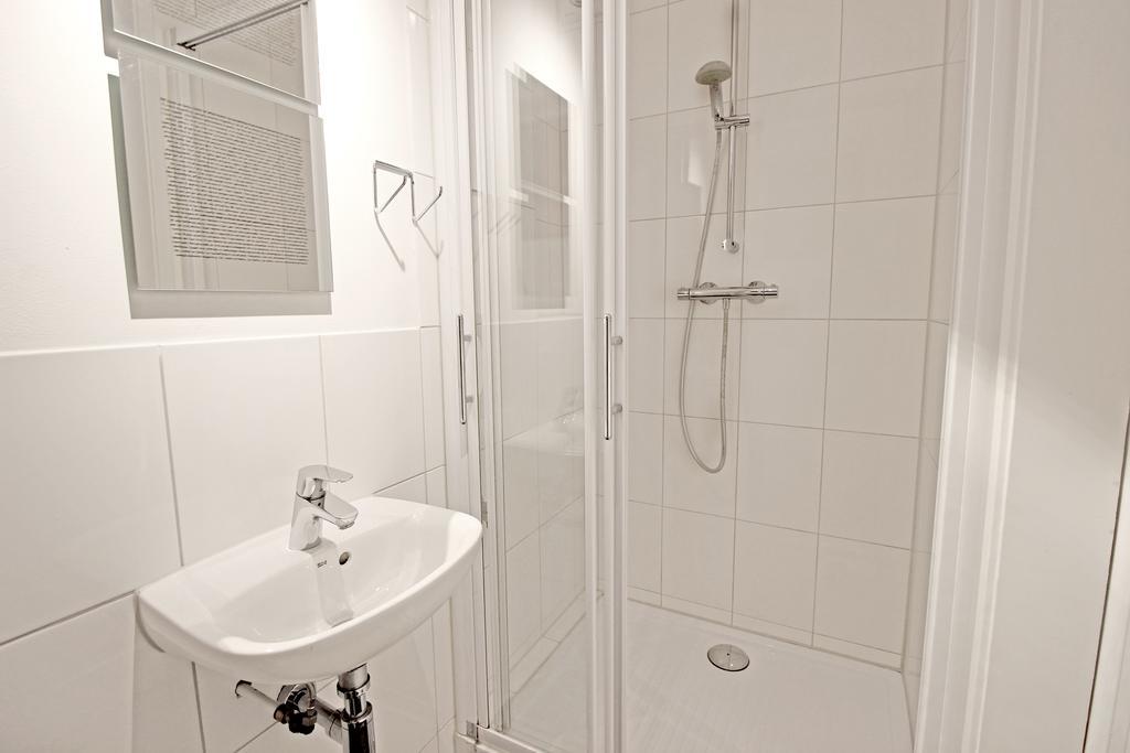 Ground Floor Canal Apartment Amsterdam Exterior foto
