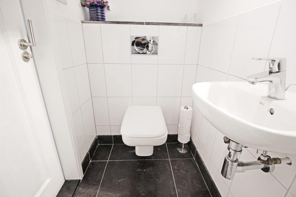 Ground Floor Canal Apartment Amsterdam Exterior foto
